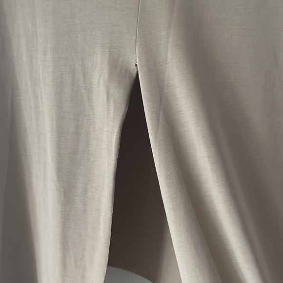 Stylish nude t-shirt - Picture 4 of 5